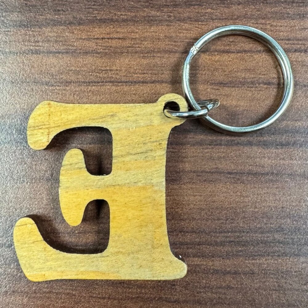 Letter E Keychain (Costa Rica) - Picture 2 of 3